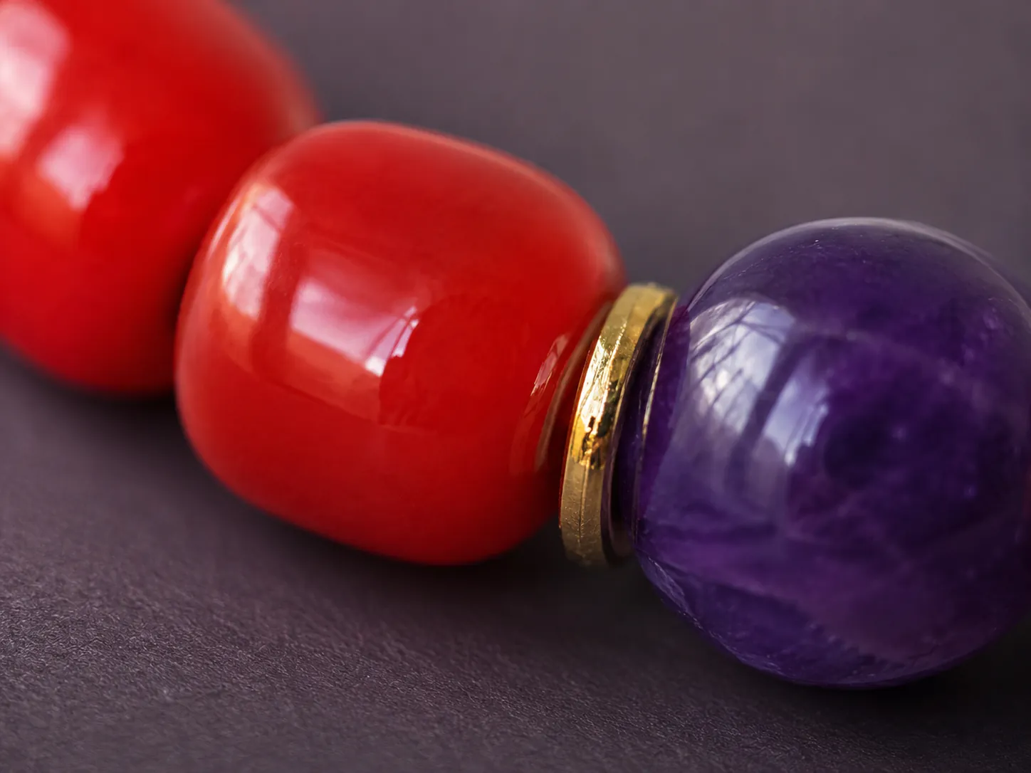 Element Fire Radiance Nanhong agate bracelet with Nanhong agate, purple amethyst center bead, and 18K gold-plated spacers